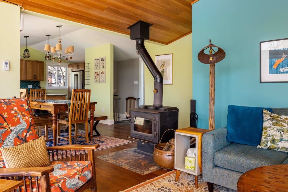 Photo of Livingroom in Jones Falls