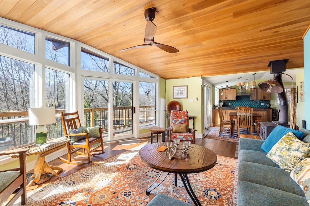 Photo of Livingroom in Jones Falls