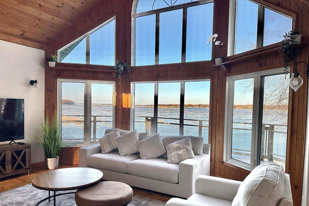 Photo of Livingroom in Lindsay