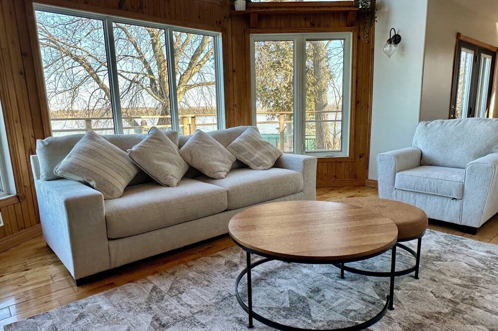 Photo of Livingroom in Lindsay
