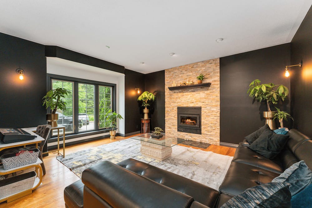 Photo of Livingroom in Munster Hamlet - Richmond
