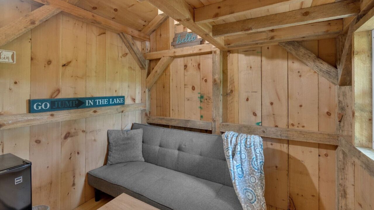 Photo of Livingroom in Caledon