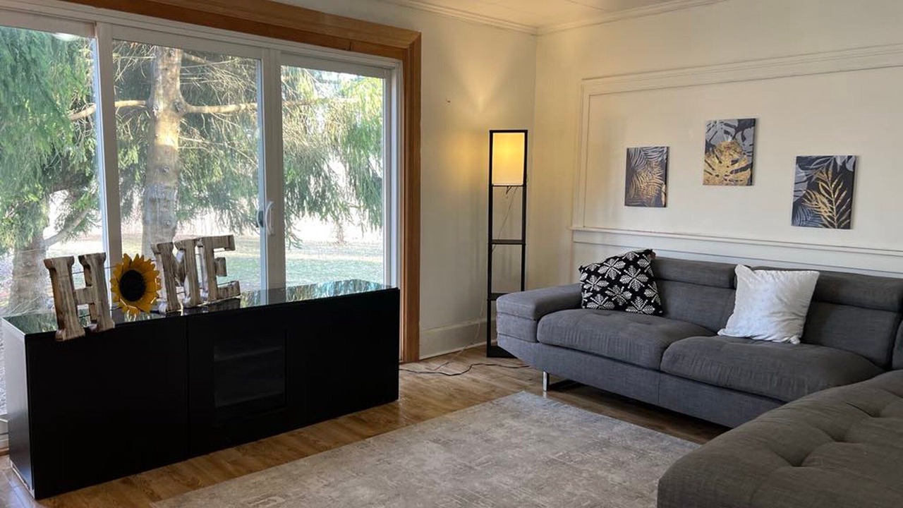 Photo of Livingroom in Central Elgin