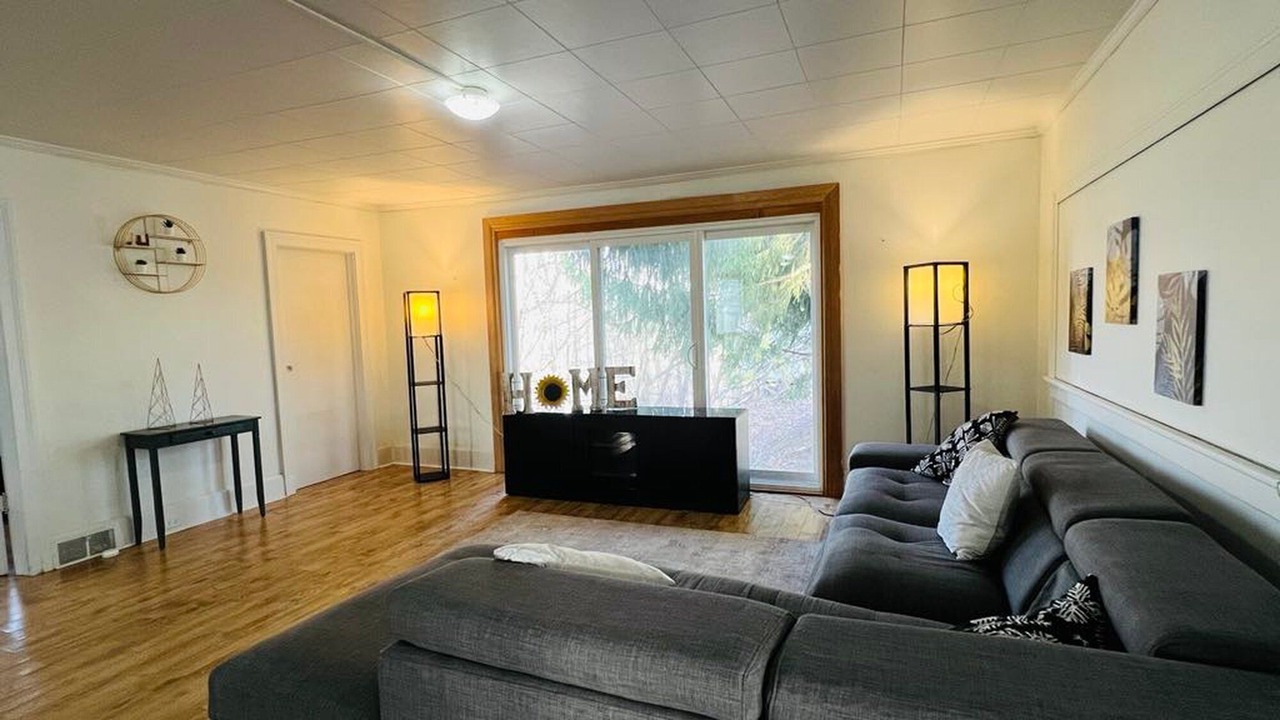 Photo of Livingroom in Central Elgin