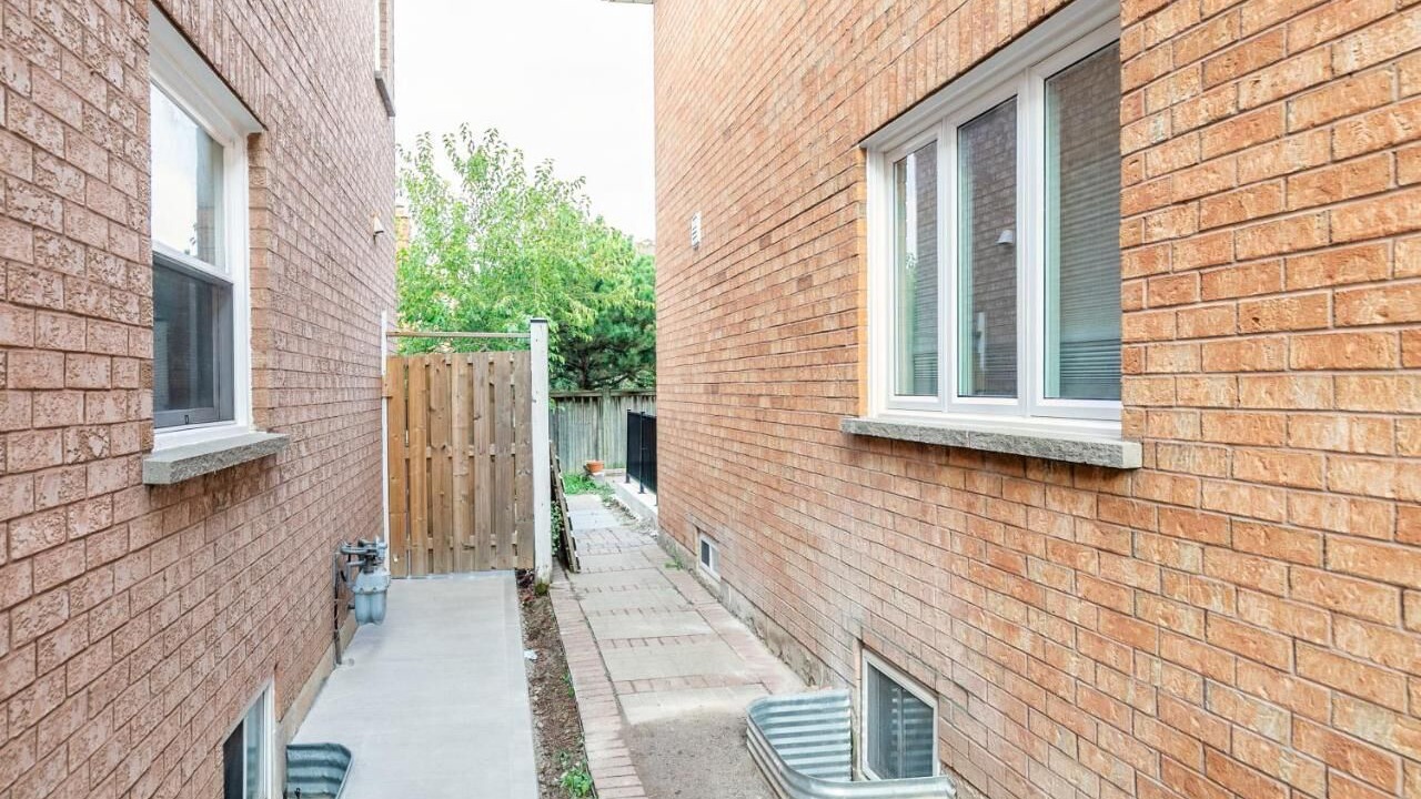 Photo of Outdoor in Central Erin Mills