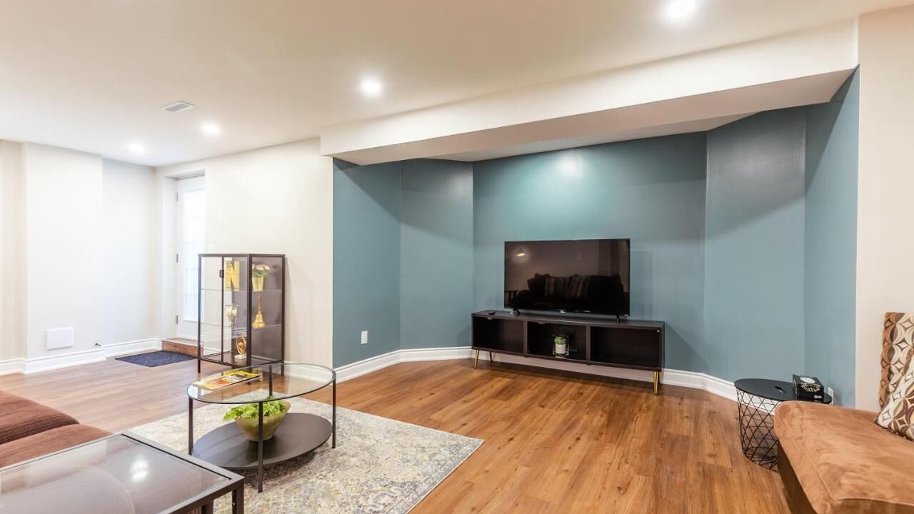 Photo of Livingroom in Central Erin Mills