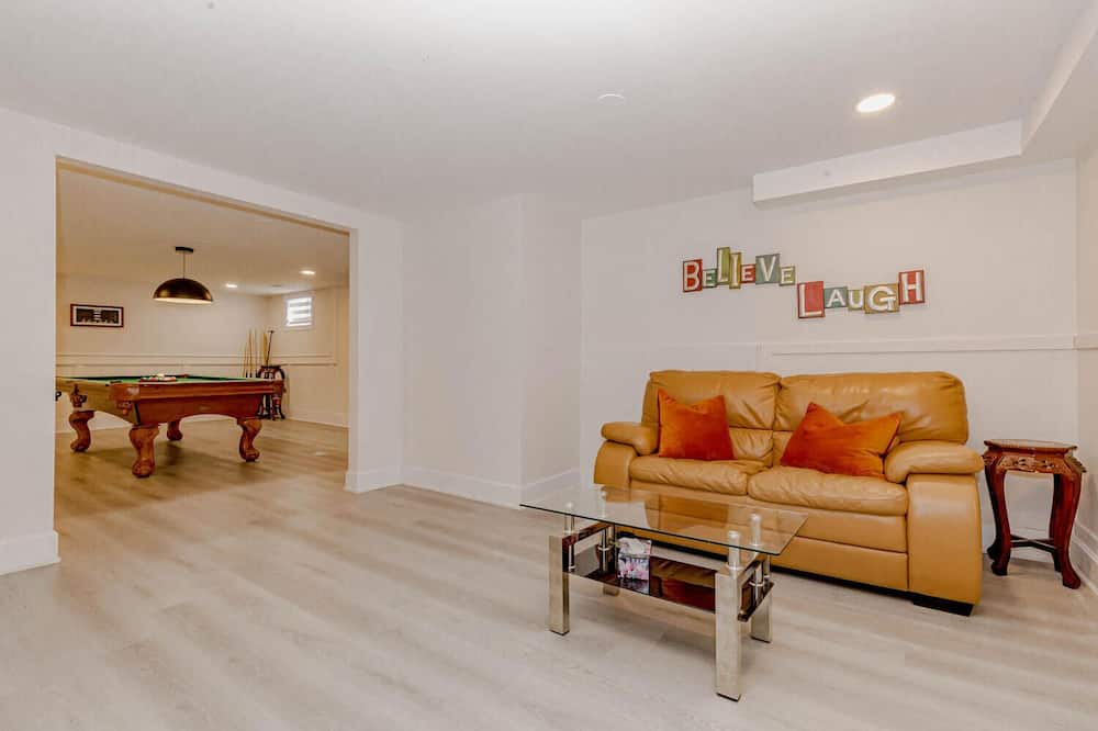 Photo of Livingroom in Halton Hills