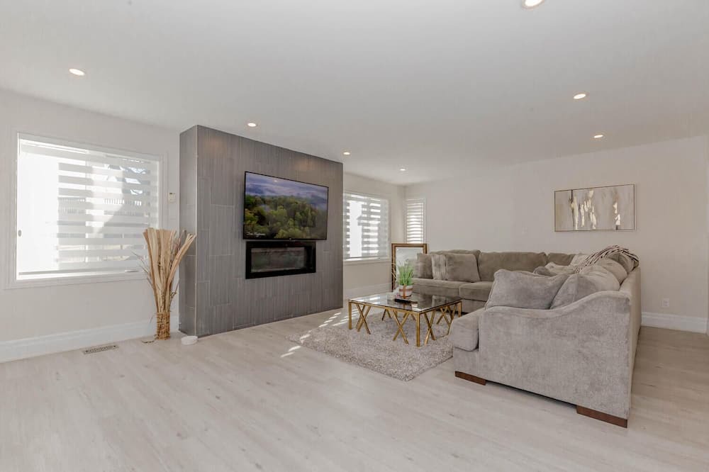 Photo of Livingroom in Halton Hills