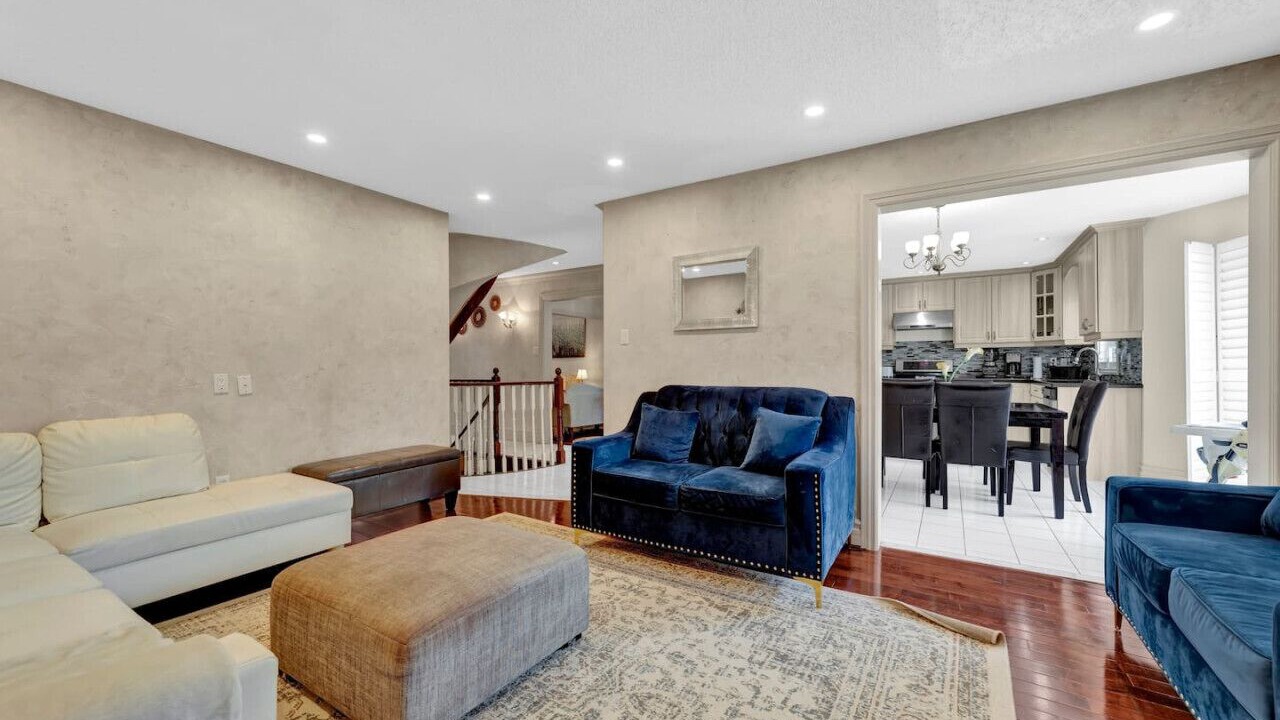 Photo of Livingroom in East Credit