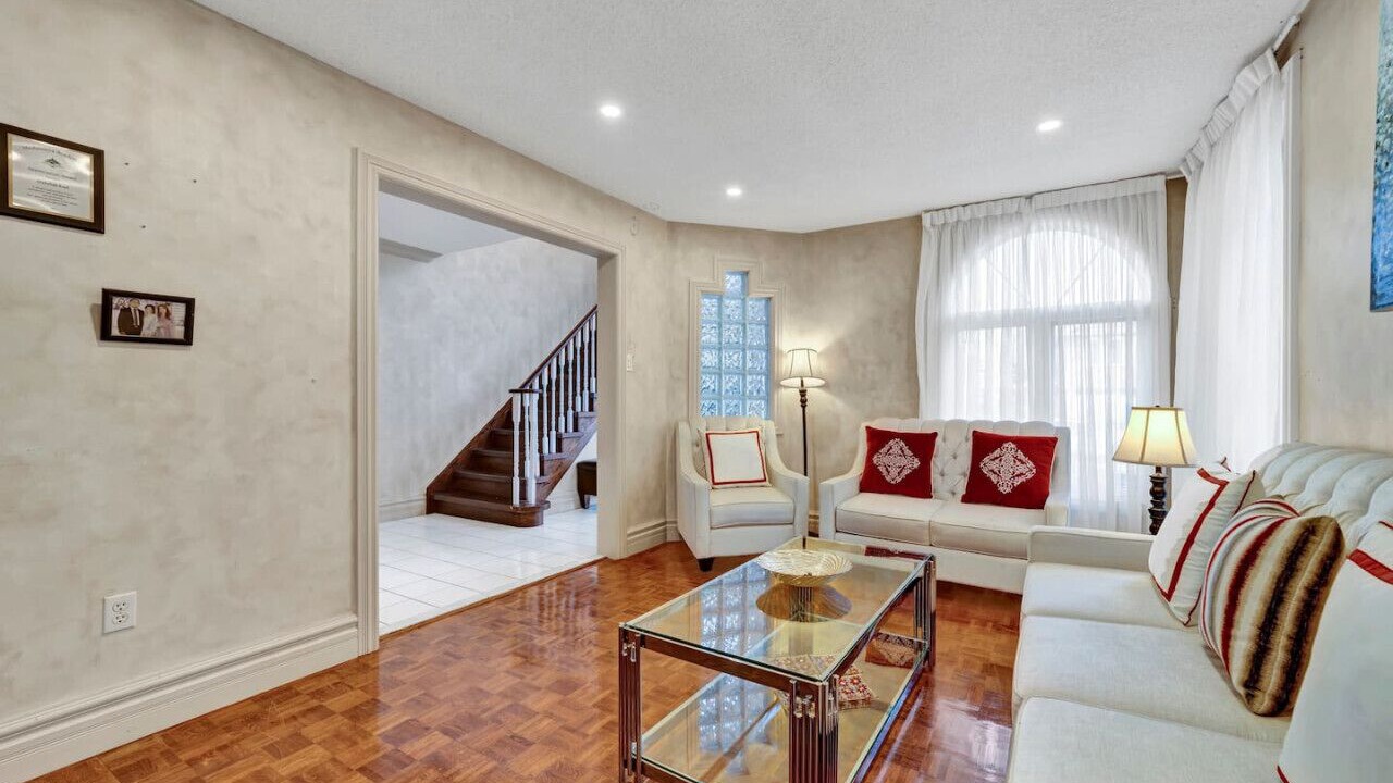 Photo of Livingroom in East Credit