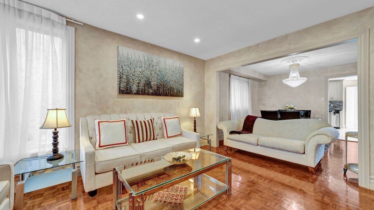 Photo of Livingroom in East Credit