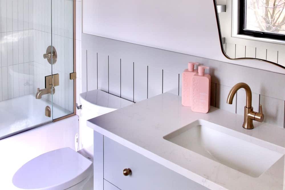Photo of Bathroom in Long Point
