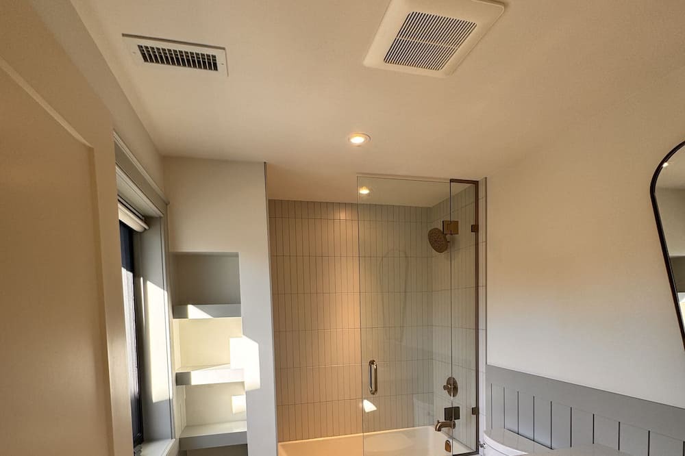 Photo of Bathroom in Long Point