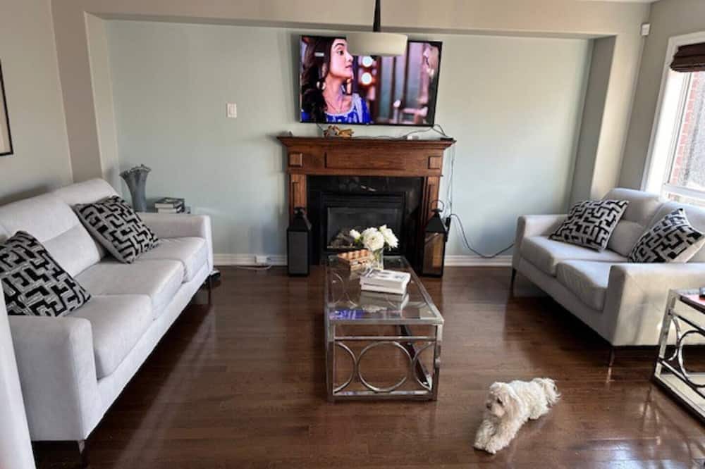 Photo of Livingroom in Lindsay