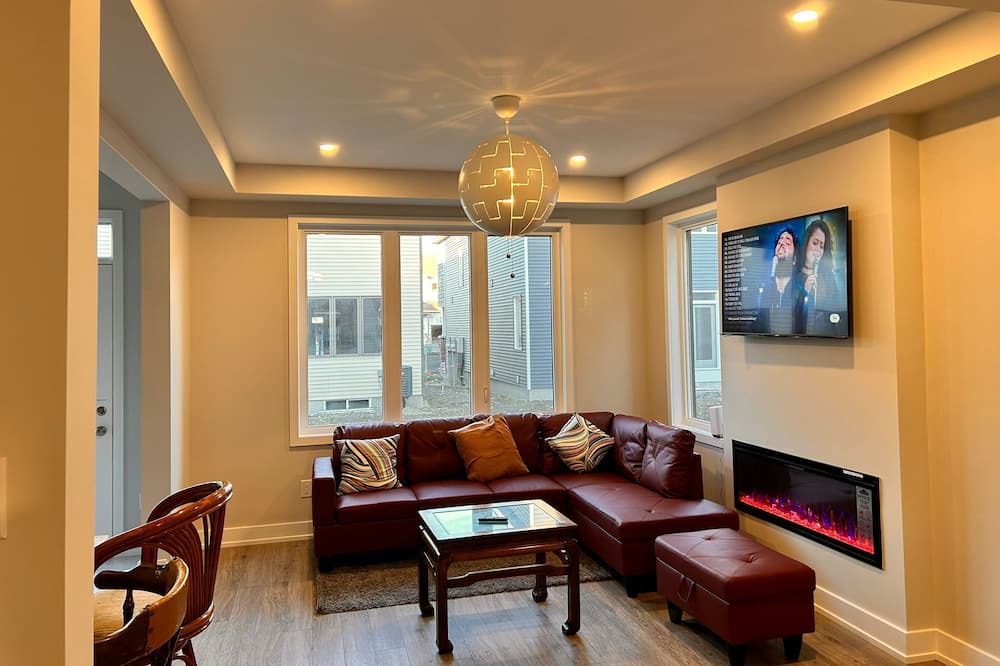 Photo of Livingroom in Ottawa Division