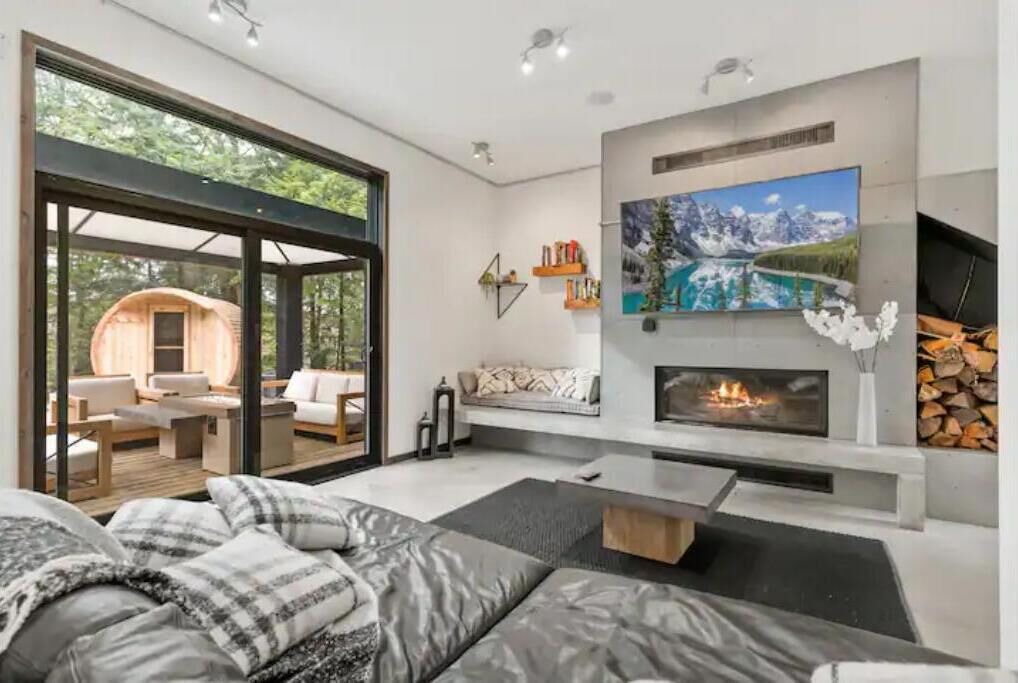 Photo of Livingroom in Bracebridge