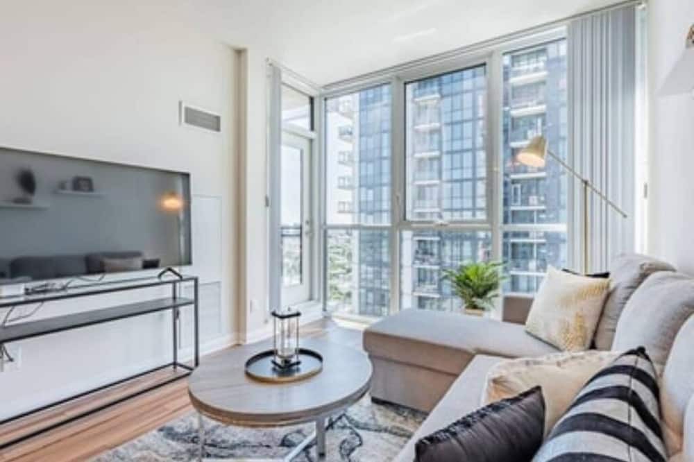 Photo of Livingroom in Hurontario