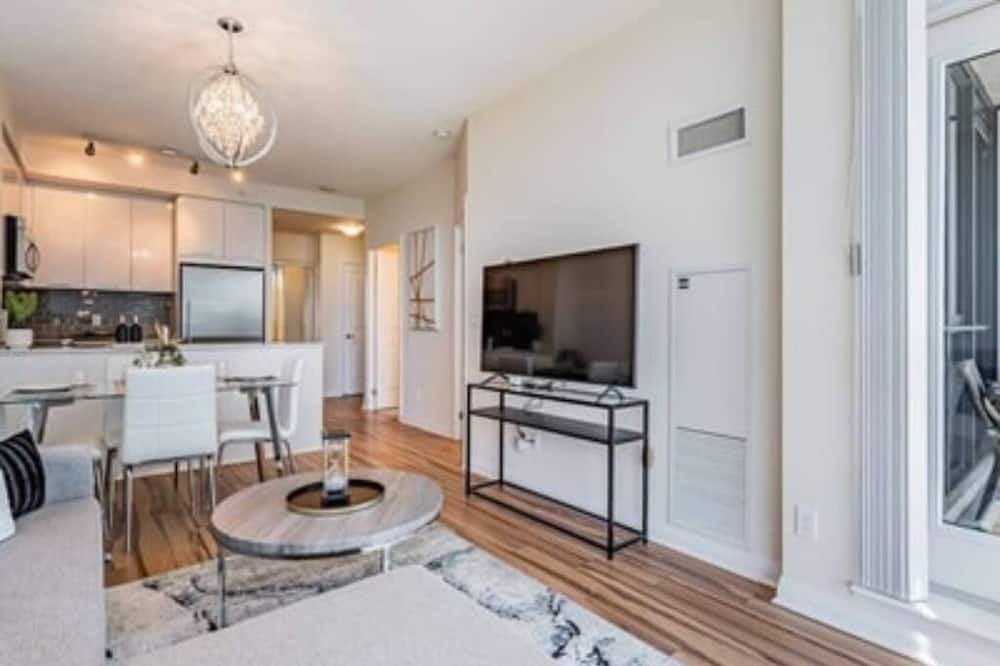 Photo of Livingroom in Hurontario