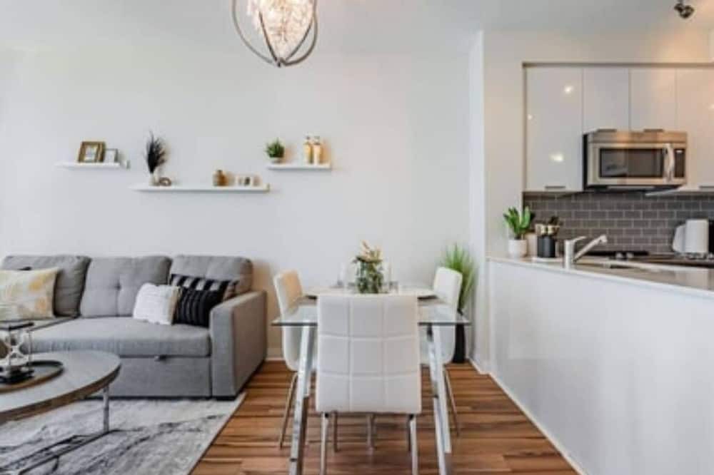 Photo of Livingroom in Hurontario