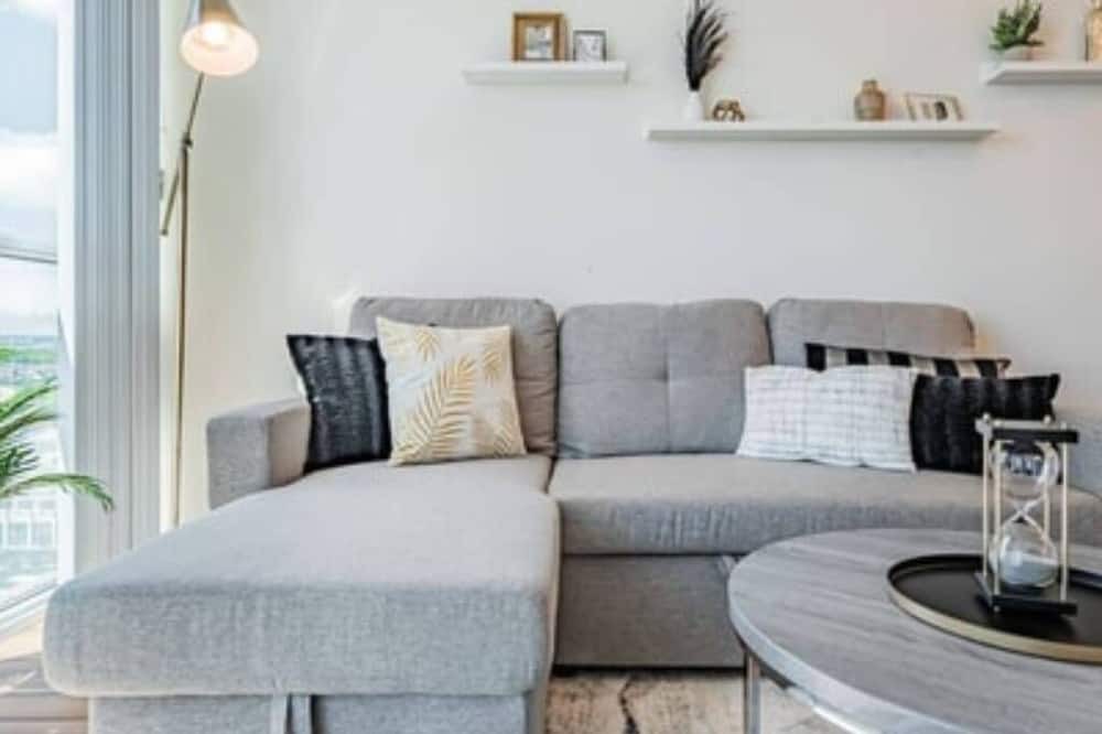 Photo of Livingroom in Hurontario
