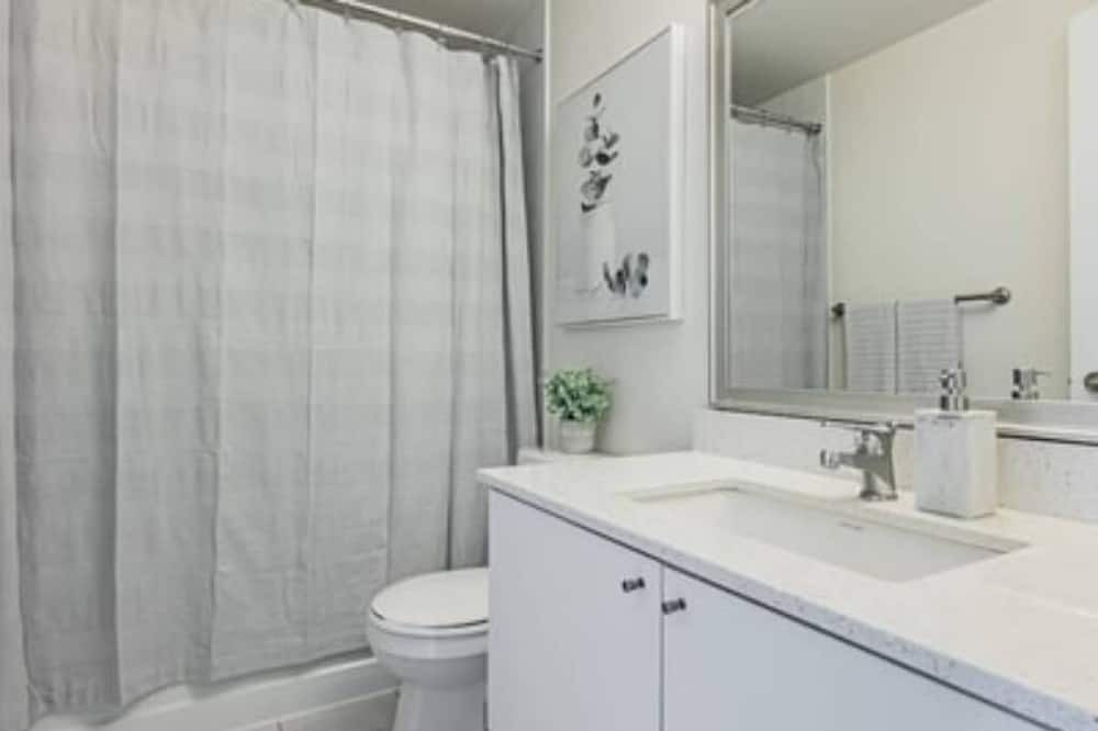 Photo of Bathroom in Hurontario