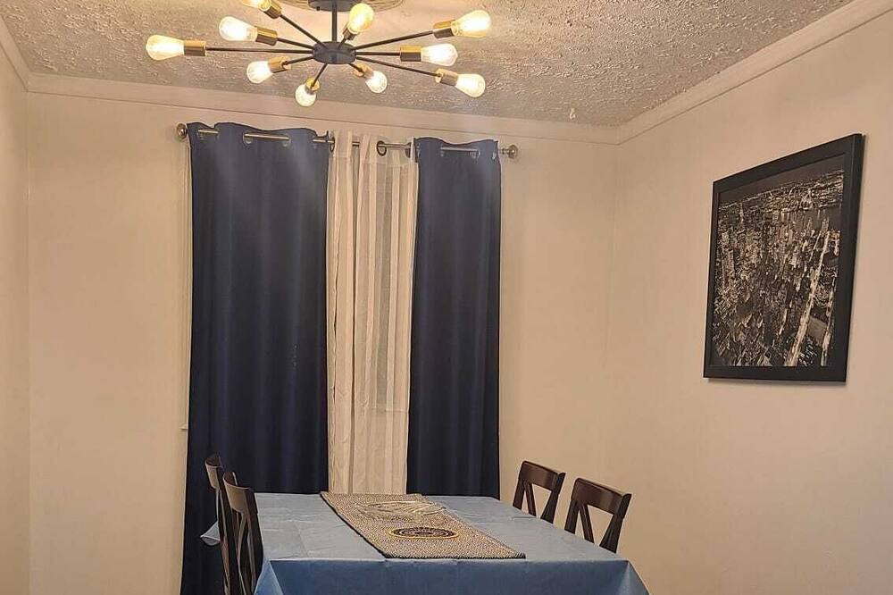 Photo of Bedroom in Lakeview