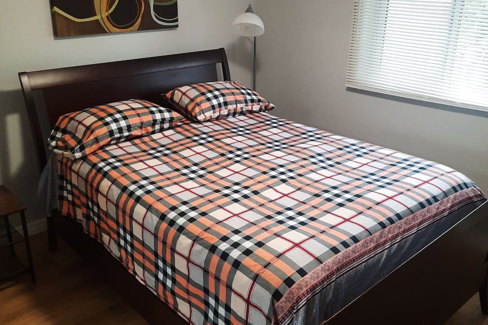 Photo of Bedroom in Lakeview