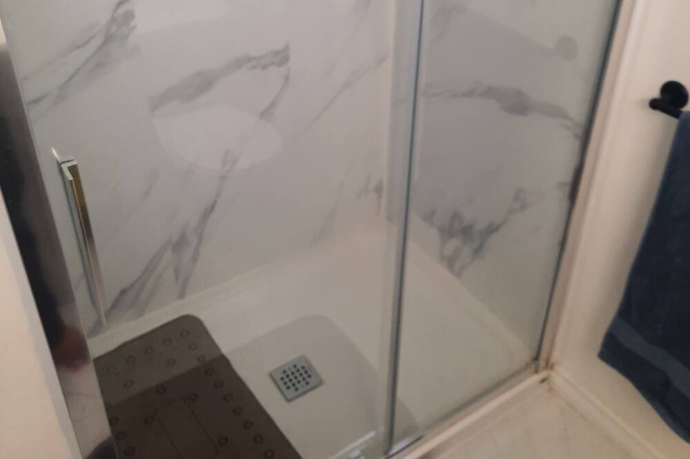 Photo of Bathroom in Lakeview