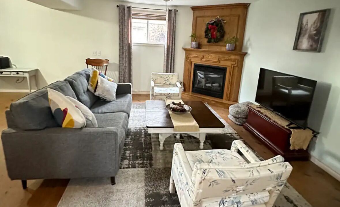 Photo of Livingroom in Lakeshore