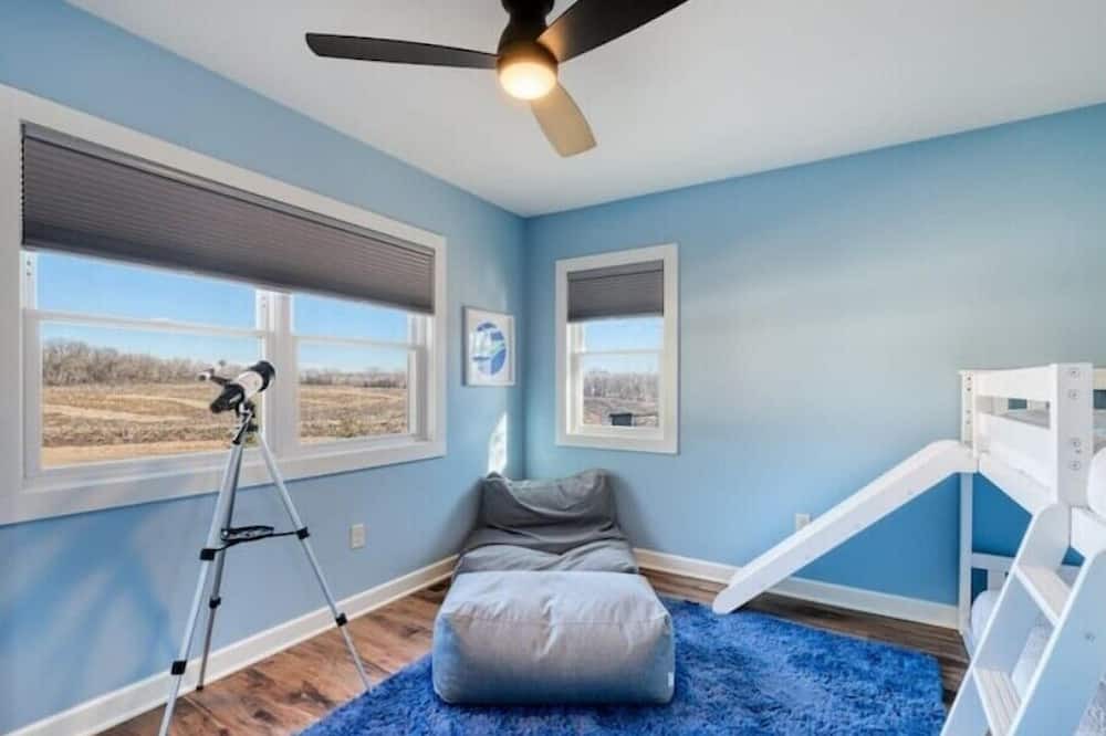 Photo of Bedroom in Maple Lake