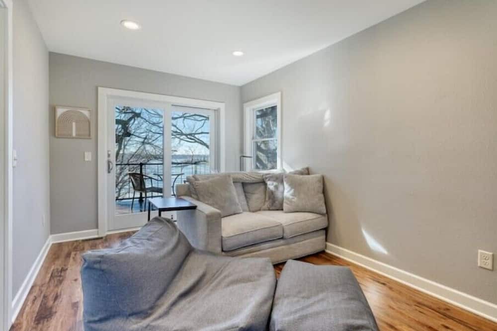 Photo of Bedroom in Maple Lake