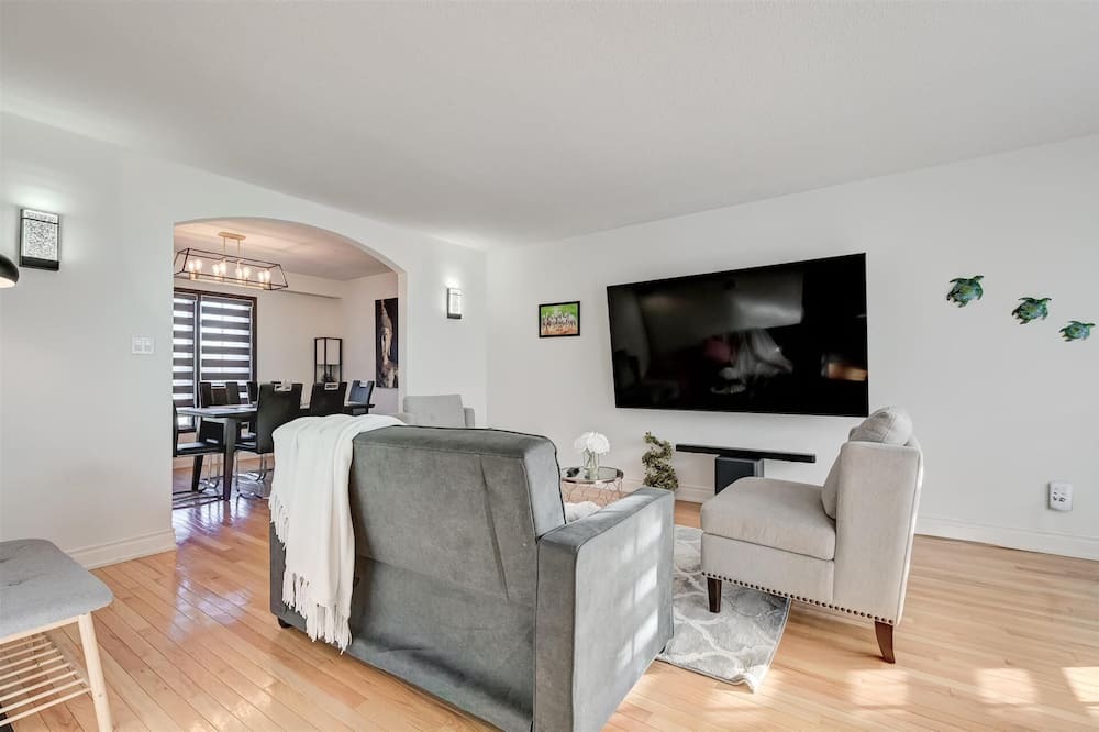 Photo of Livingroom in Markham