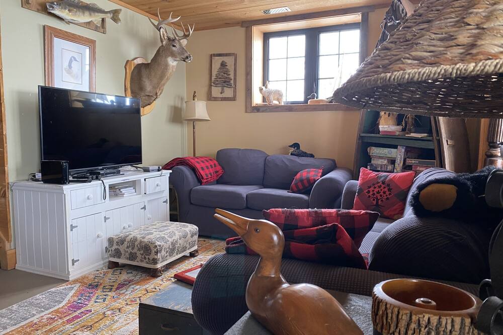 Photo of Livingroom in Janetville