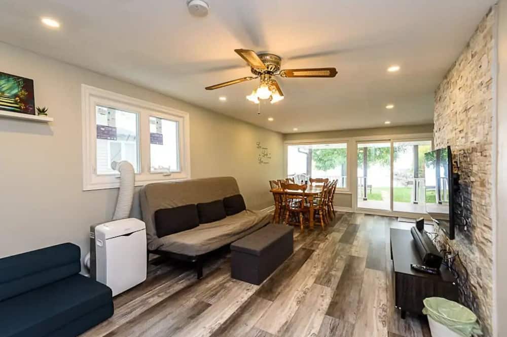 Photo of Livingroom in Lagoon City