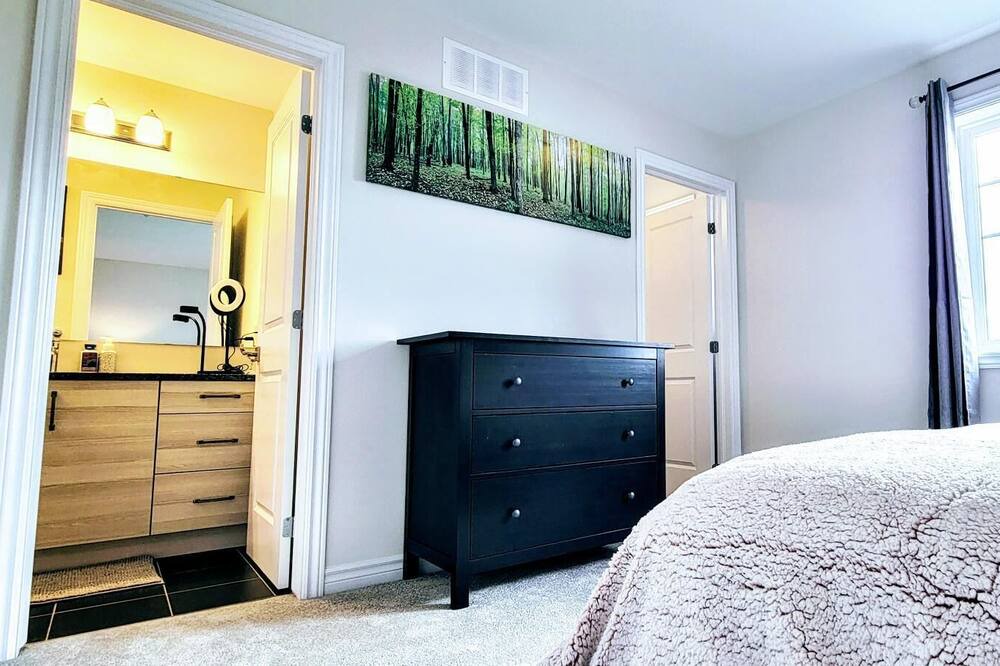 Photo of Bedroom in Ottawa Division