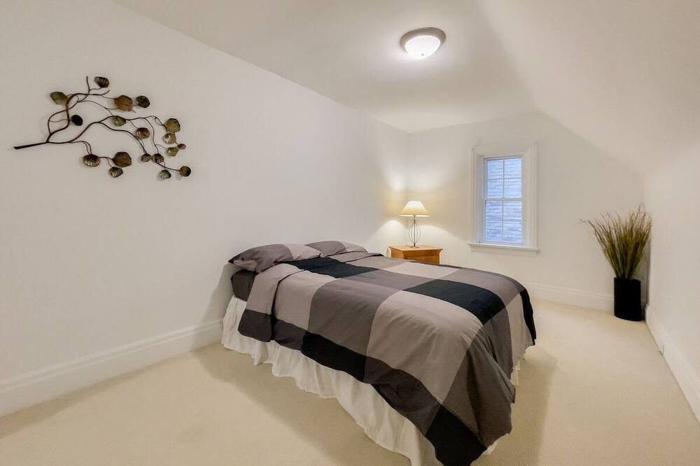 Photo of Bedroom in Midtown Toronto