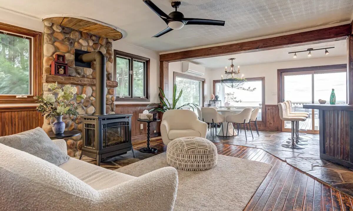 Photo of Livingroom in Pefferlaw