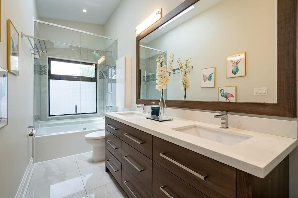 Photo of Bathroom in Yonge and Lawrence