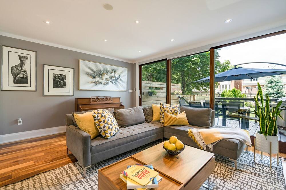 Photo of Livingroom in Yonge and Lawrence