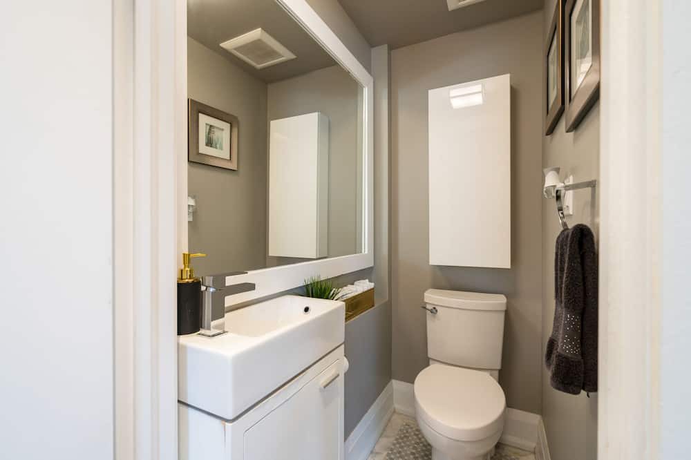 Photo of Bathroom in Yonge and Lawrence