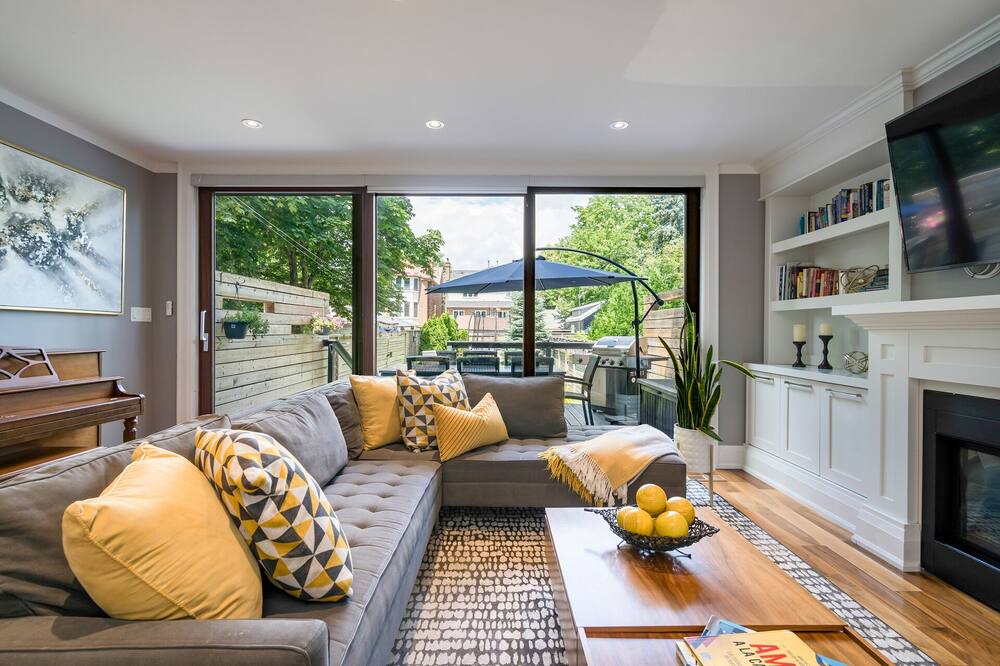 Photo of Livingroom in Yonge and Lawrence