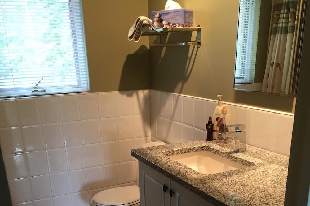 Photo of Bathroom in Cloyne