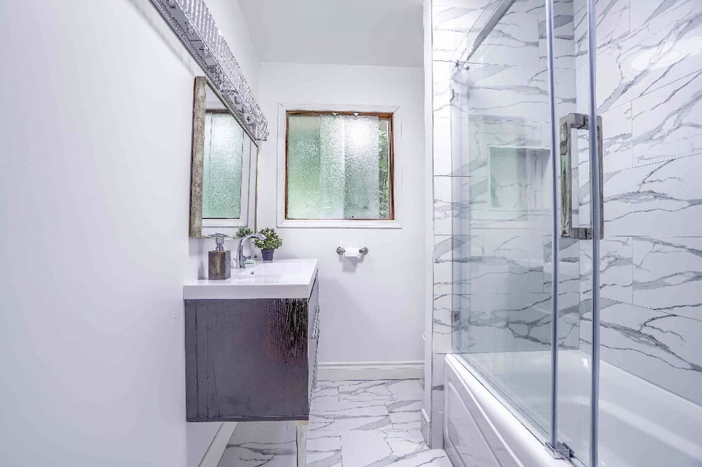 Photo of Bathroom in Coboconk
