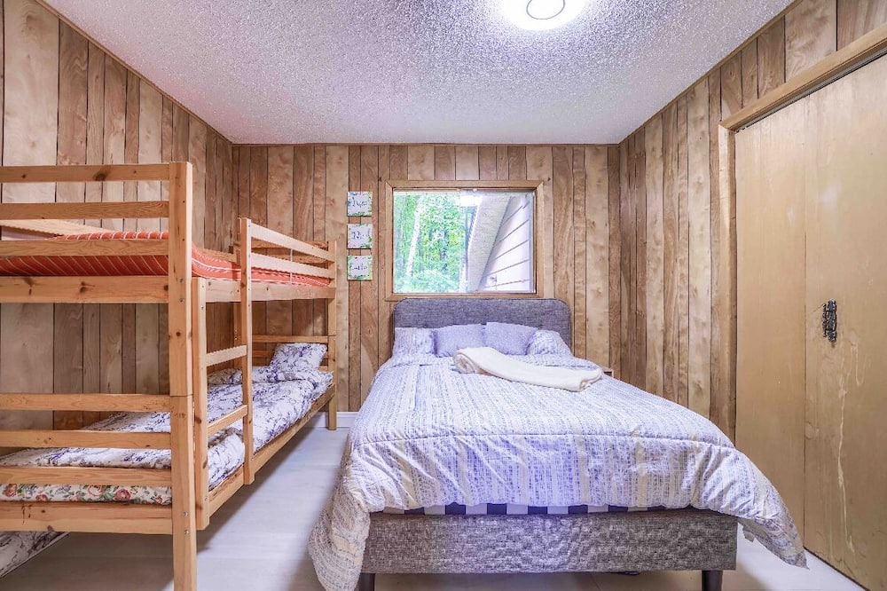 Photo of Bedroom in Coboconk
