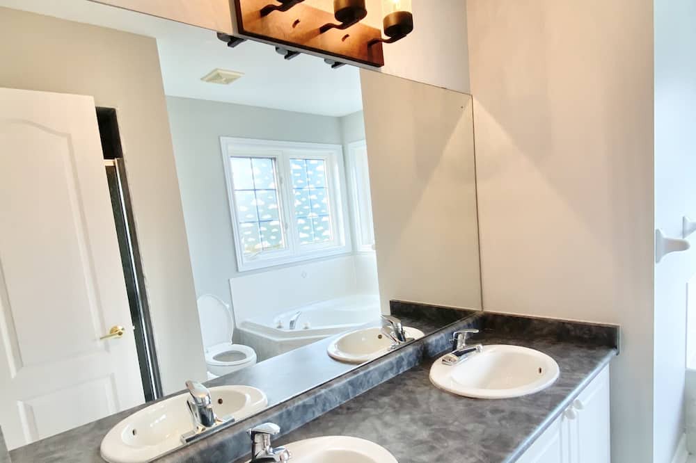Photo of Bathroom in Brampton