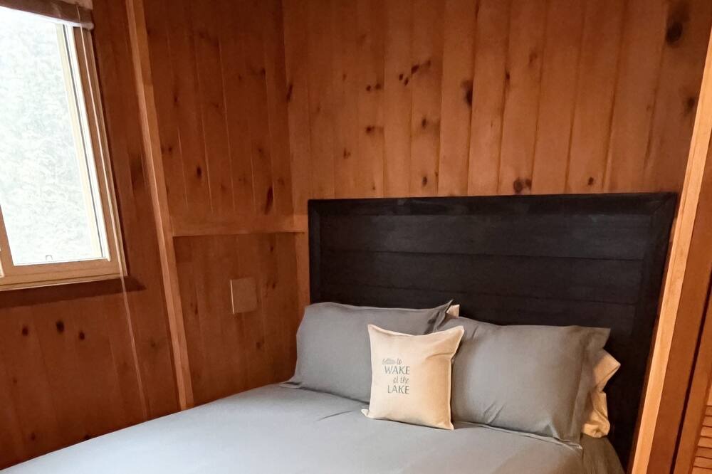 Photo of Bedroom in Omemee