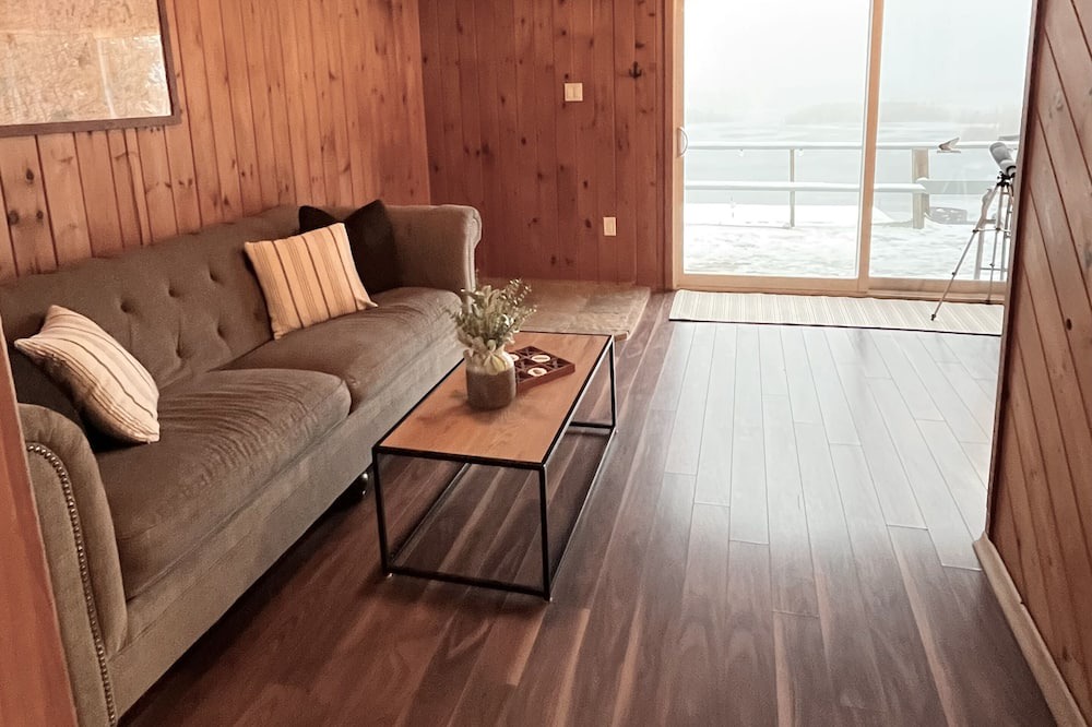 Photo of Livingroom in Omemee