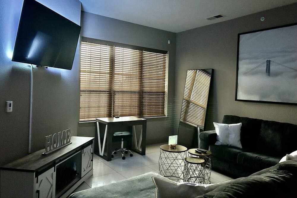 Photo of Livingroom in West Bloomington