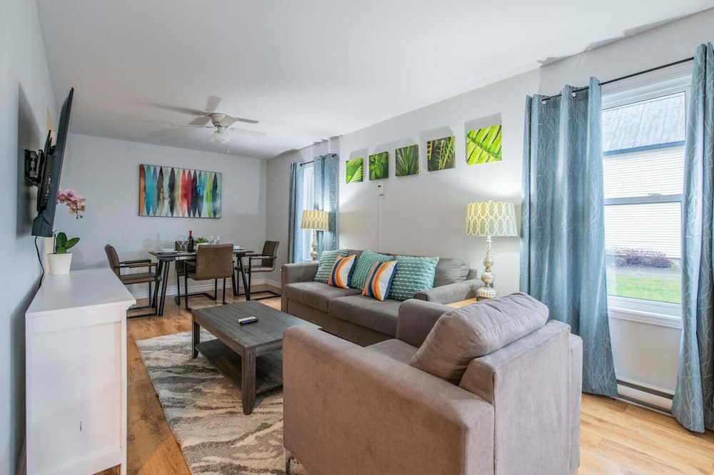 Photo of Livingroom in Smiths Falls