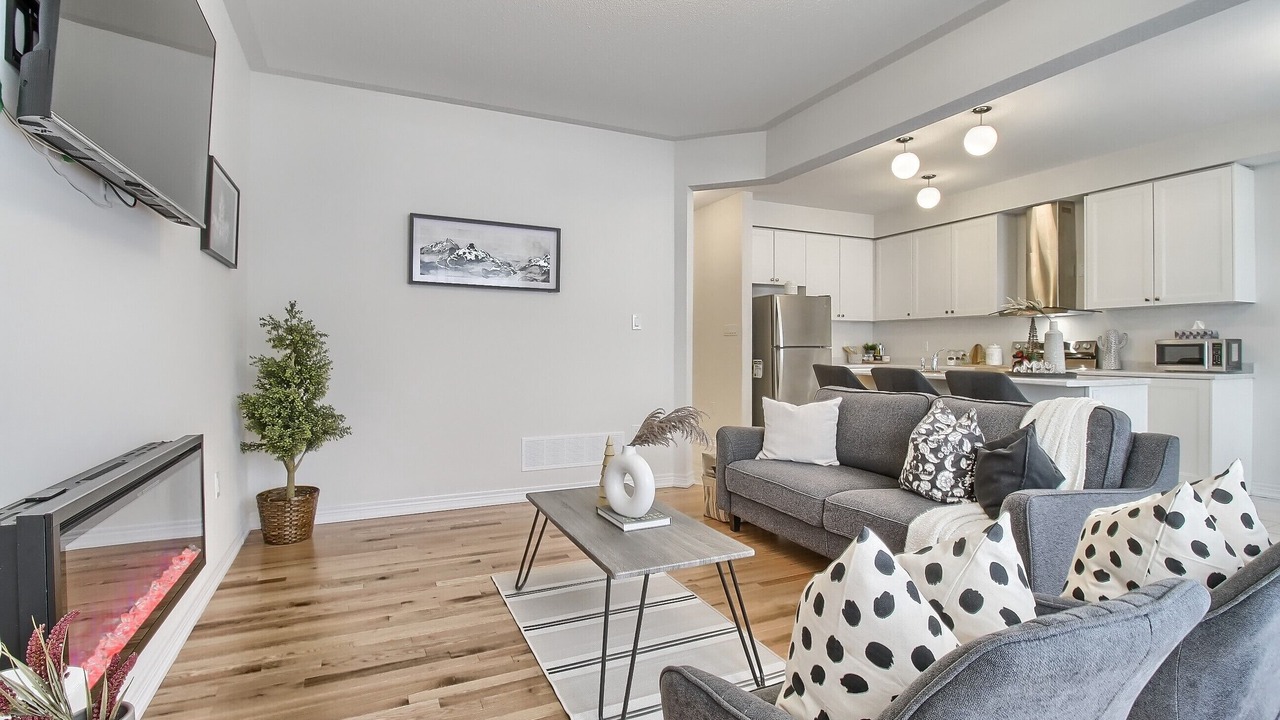 Photo of Livingroom in Durham Region
